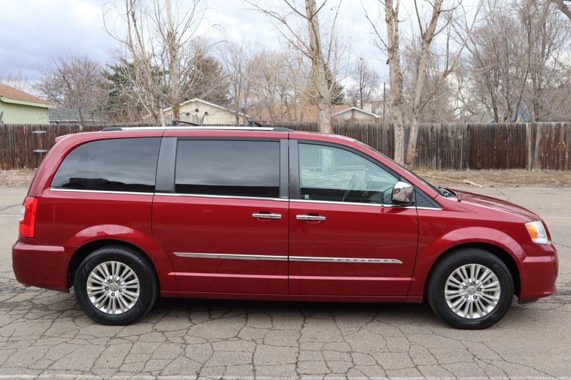 COMMON PROBLEMS WITH 2012 CHRYSLER TOWN AND COUNTRY visual data 5