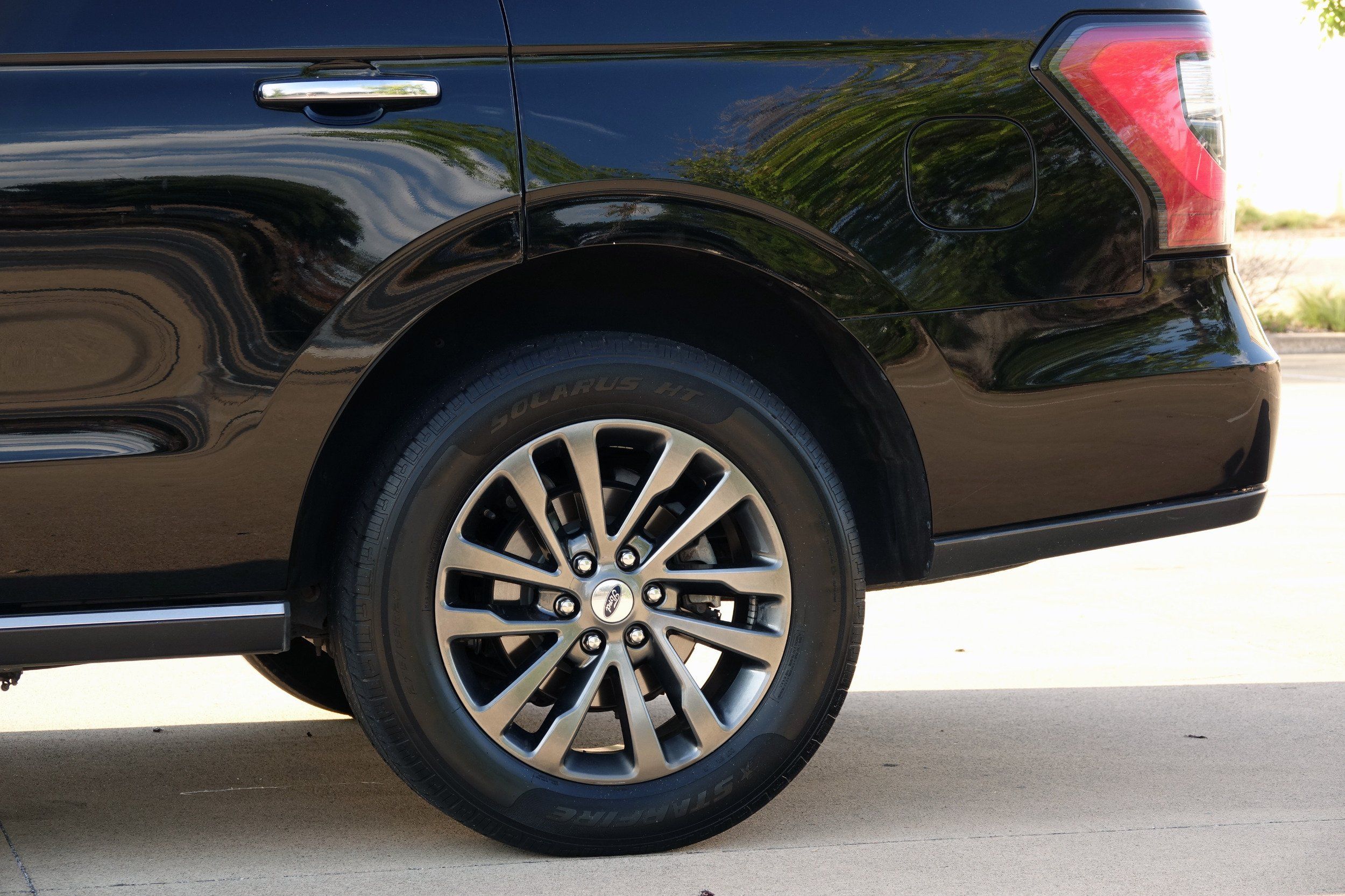 2020 Ford Expedition Limited photo 24