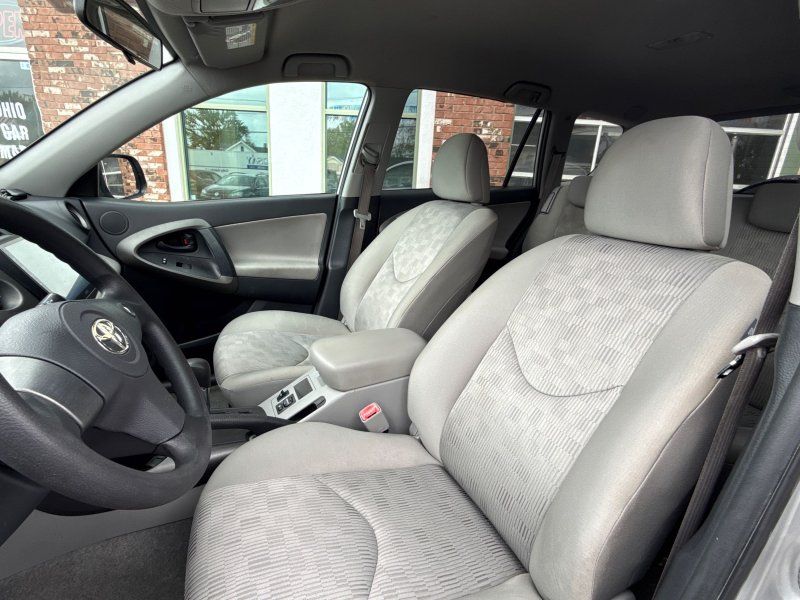 2009 Toyota RAV4 Base photo 11