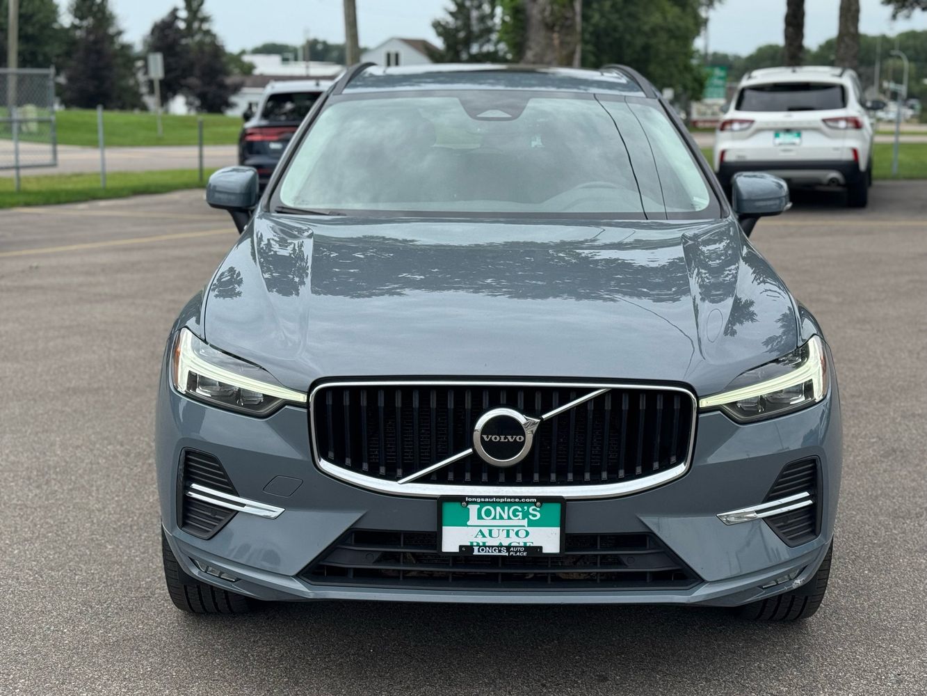 2022 Volvo XC60 Momentum photo 3