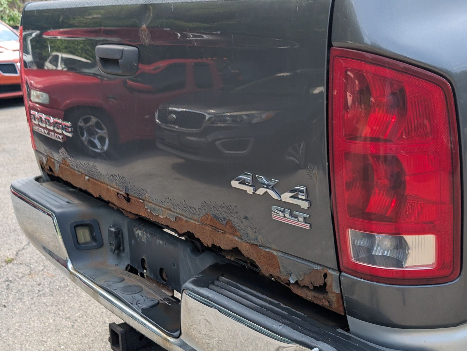 2004 Dodge Ram 3500 32