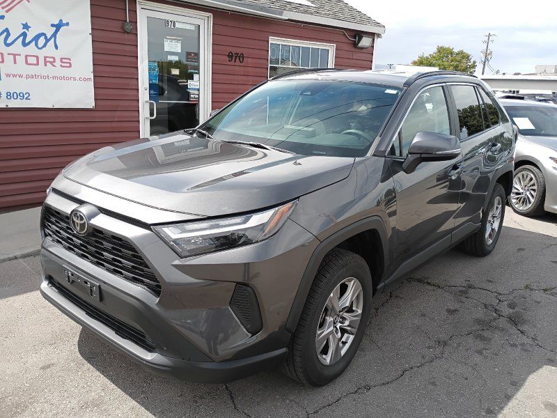 2023 Toyota RAV4 XLE's photo