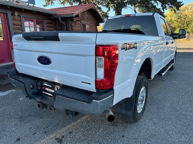 2017 Ford F-350 XLT photo 23