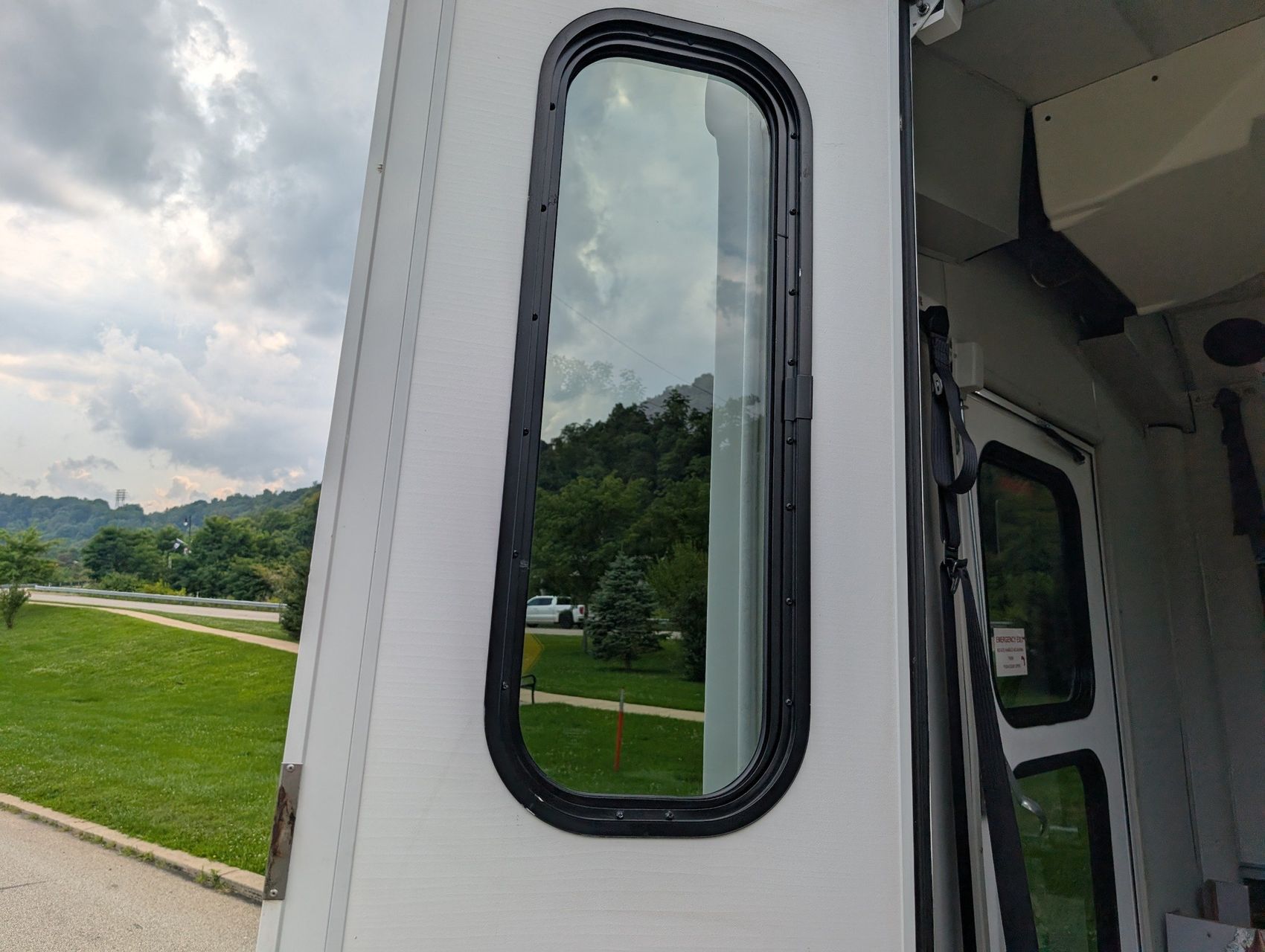 2016 Ford E-350 27