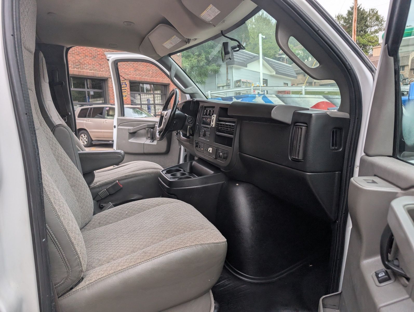 2018 GMC Savana Cargo 43