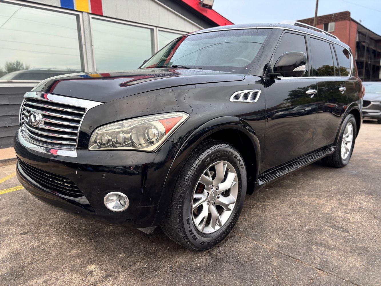 2011 Infiniti QX56 Base photo 3