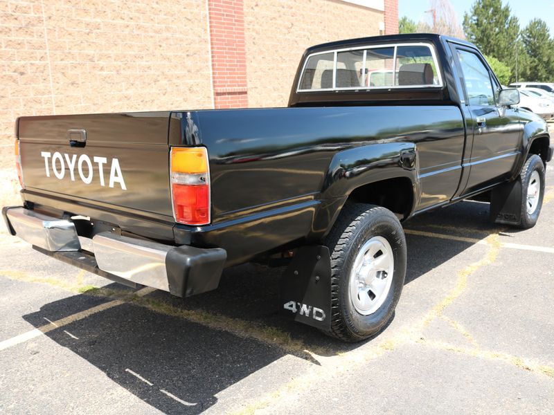 1987 Toyota Pickup Photos