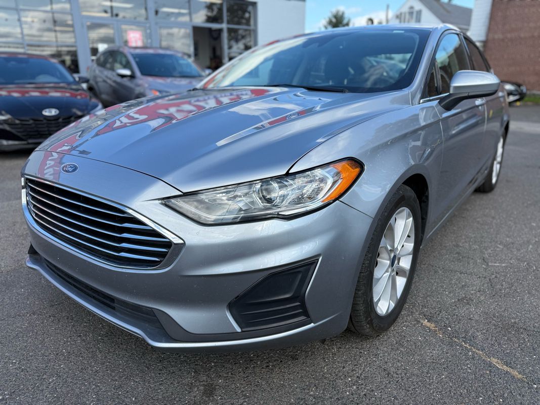 2020 Ford Fusion SE's photo