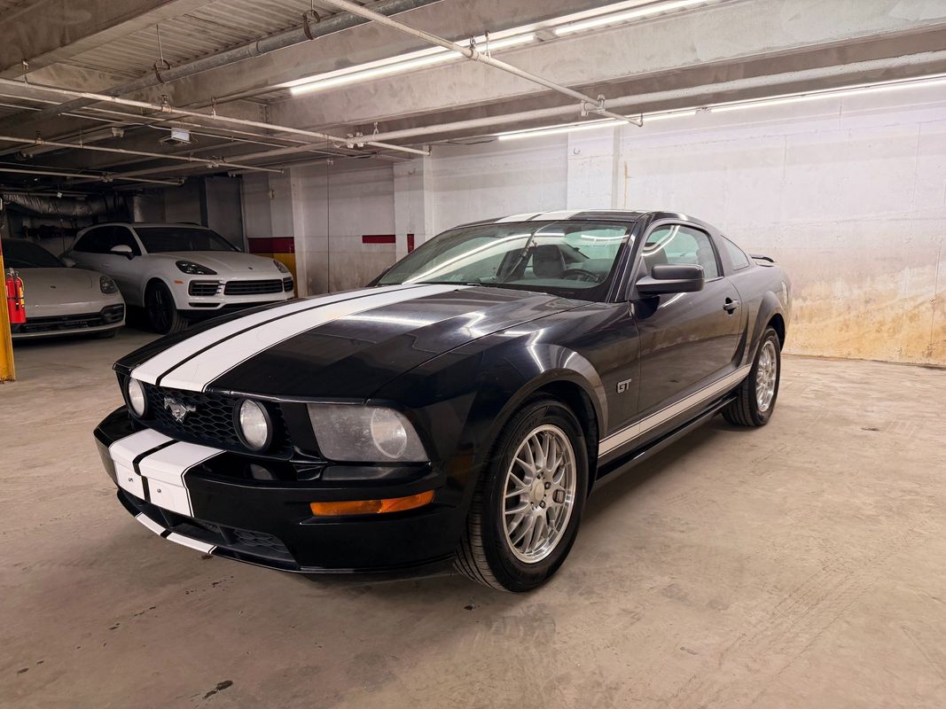 Black 2007 Ford Mustang Coupe Rear-Wheel Drive 5-Speed Manual