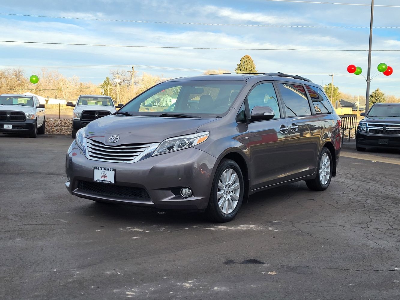 2017 Toyota Sienna Limited's photo