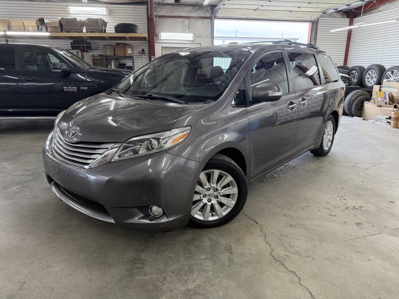 2015 Toyota Sienna Limited V6 AWD 7-Passenger's photo