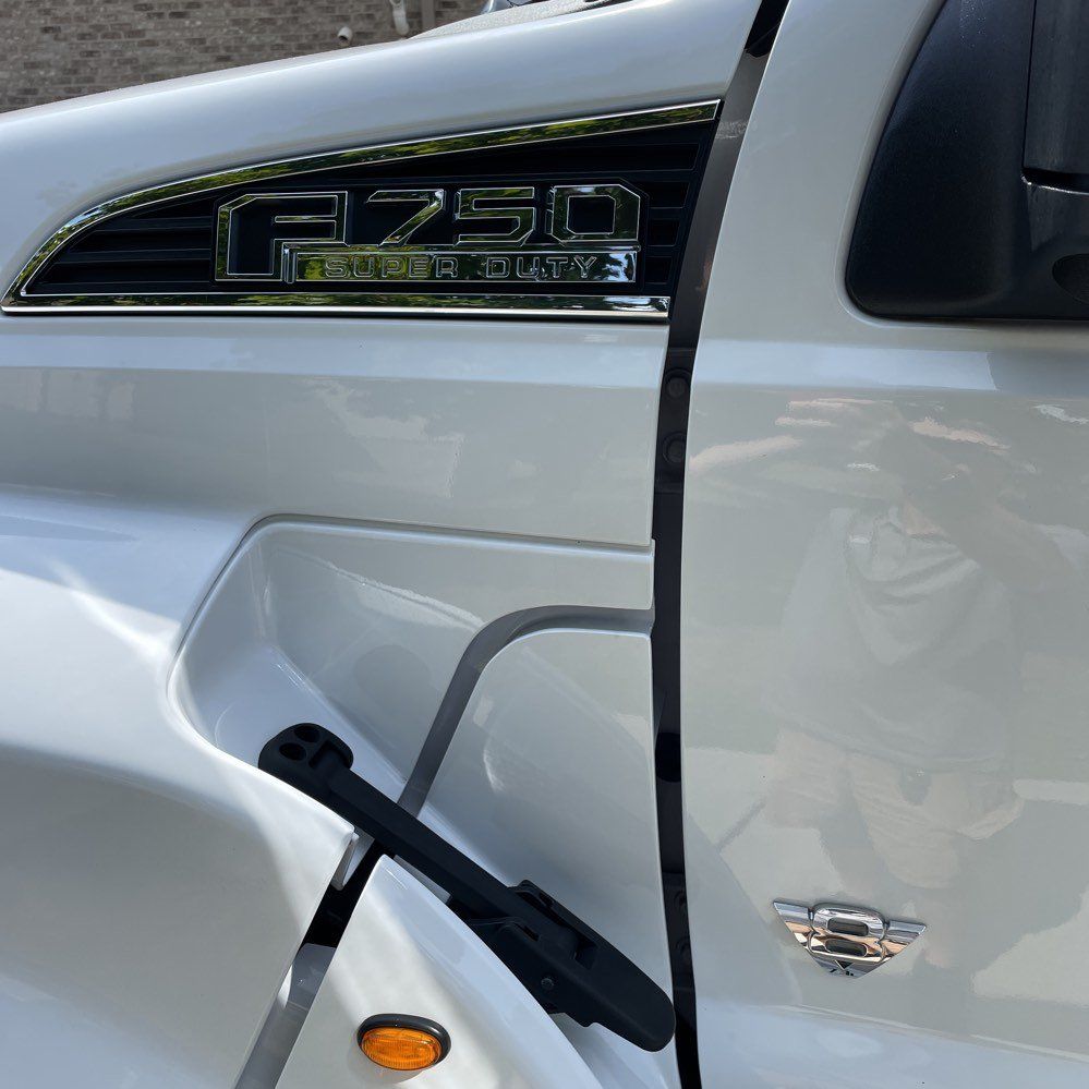 2025 Ford F-750 SuperCab photo 36