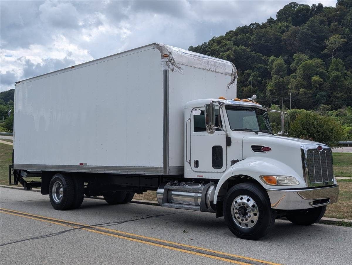 2007 Peterbilt 335 5
