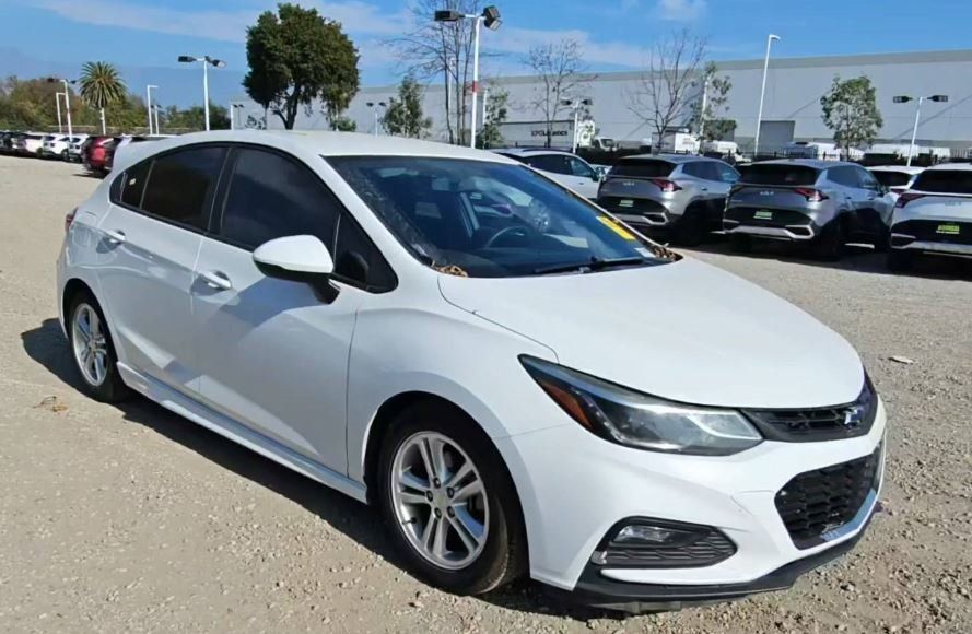 2018 Chevrolet Cruze LT photo 3