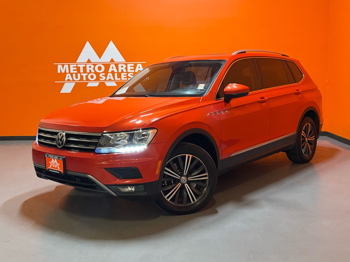 2019 Volkswagen Tiguan SEL R-Line photo 2