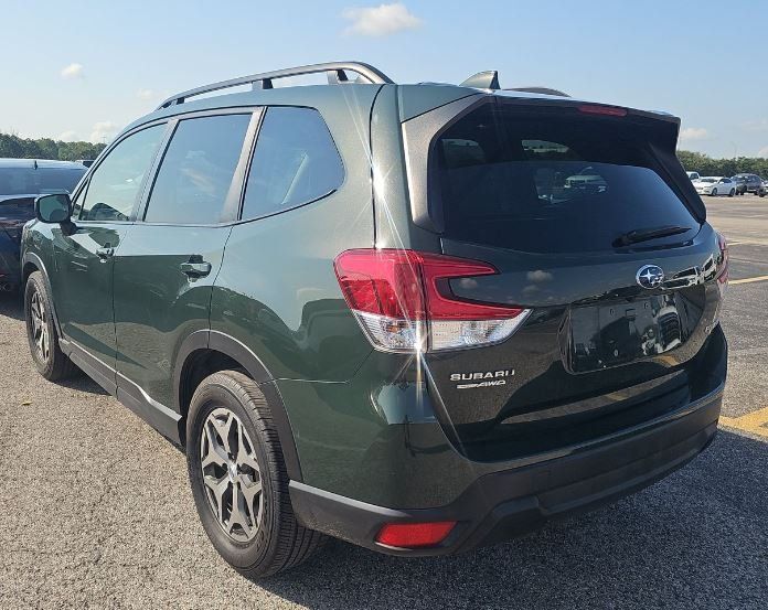 2023 Subaru Forester Premium photo 6