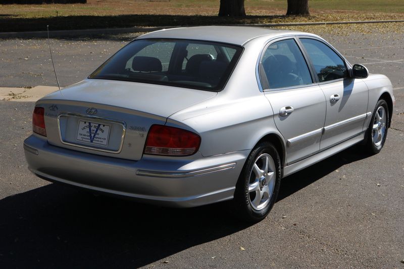 2005 Hyundai Sonata Photos