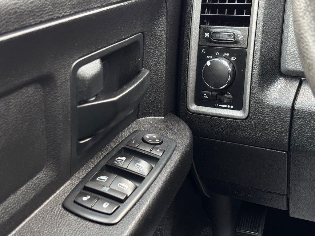 2017 Ram 2500 ST Tradesman photo 34