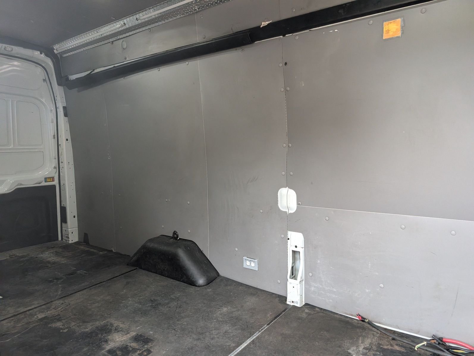 2019 Ford Transit-350 38