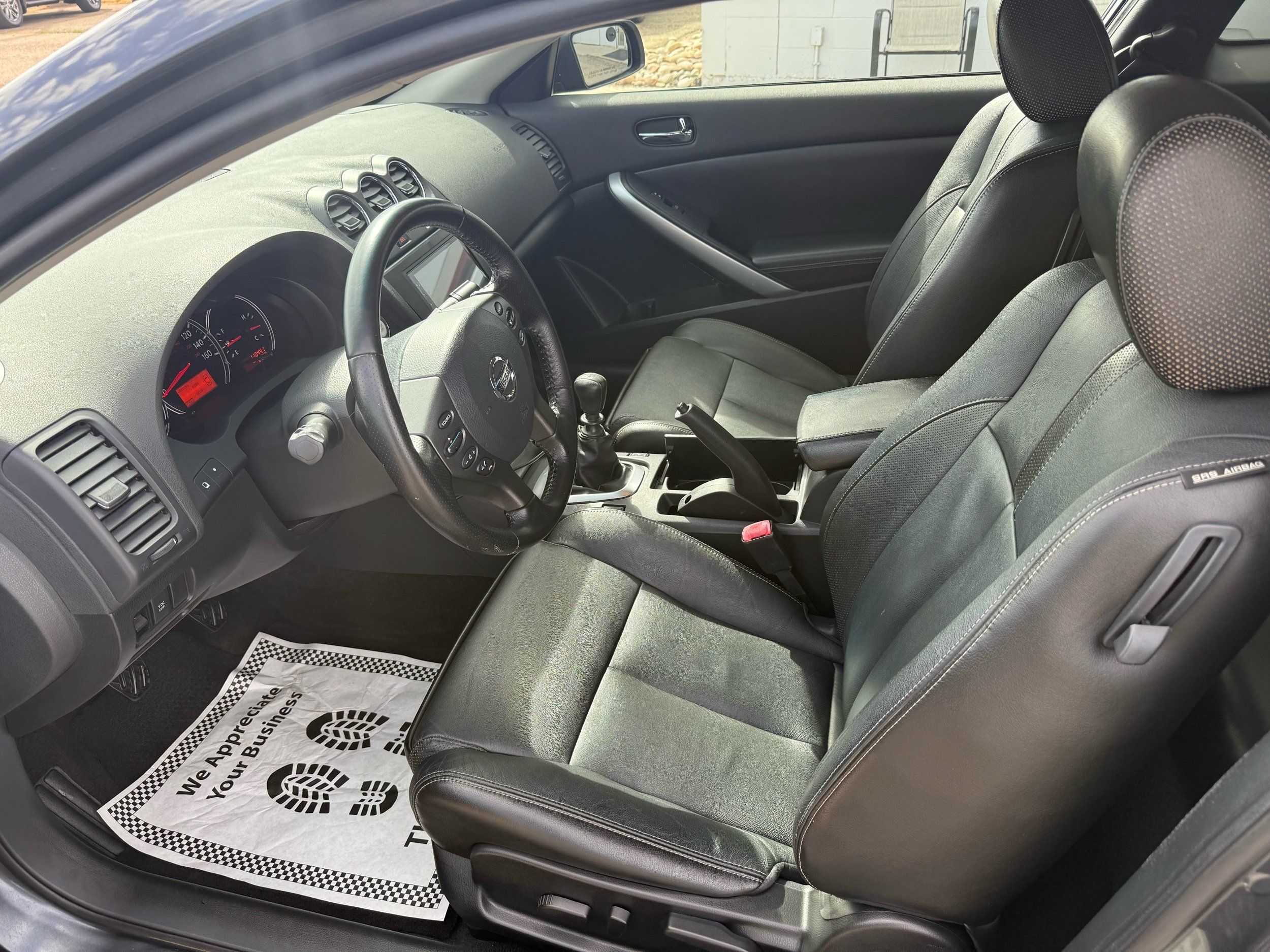 2010 Nissan Altima 3.5 SR photo 9
