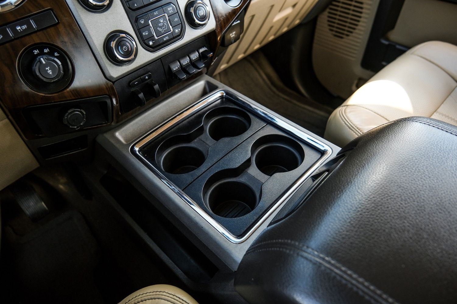 2013 Ford F-250 Platinum photo 25