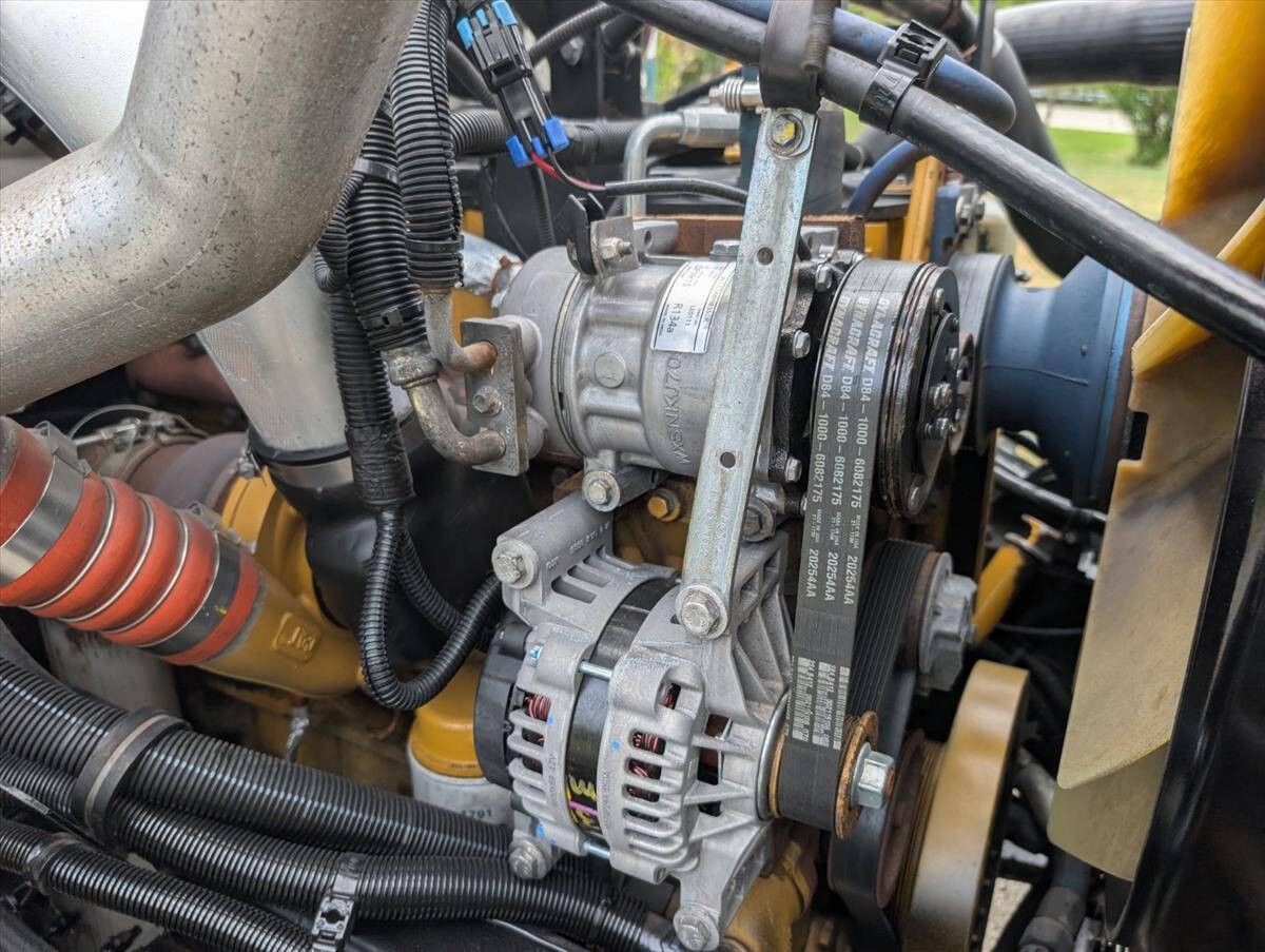 2007 Peterbilt 335 80