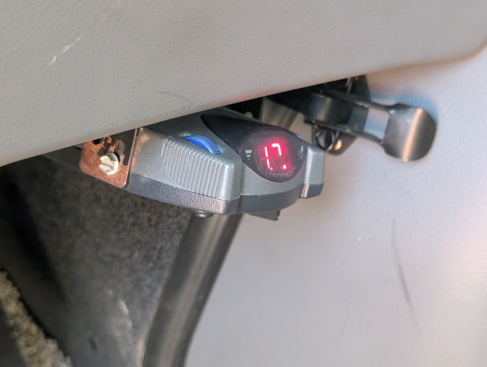 2004 Ford E-Series Chassis 118