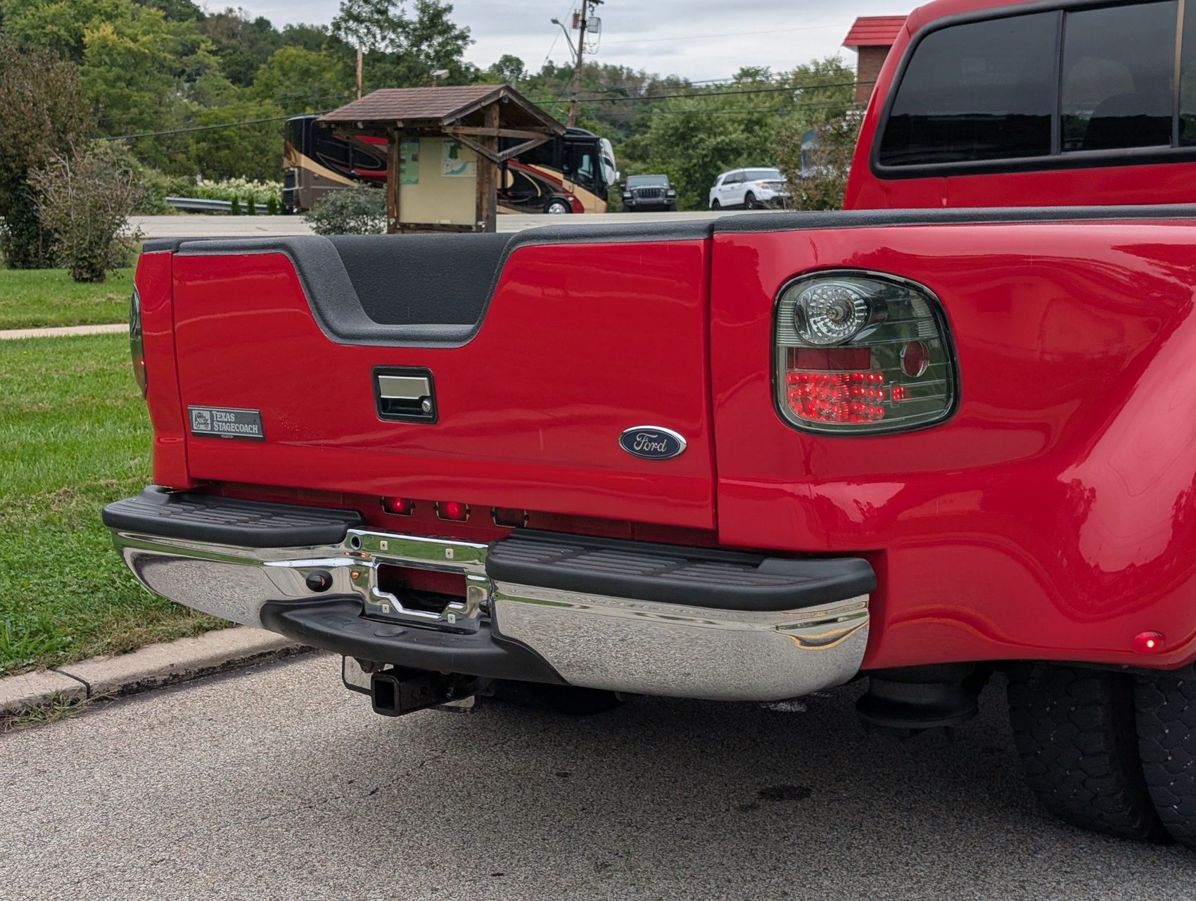 2001 Ford F-550 37