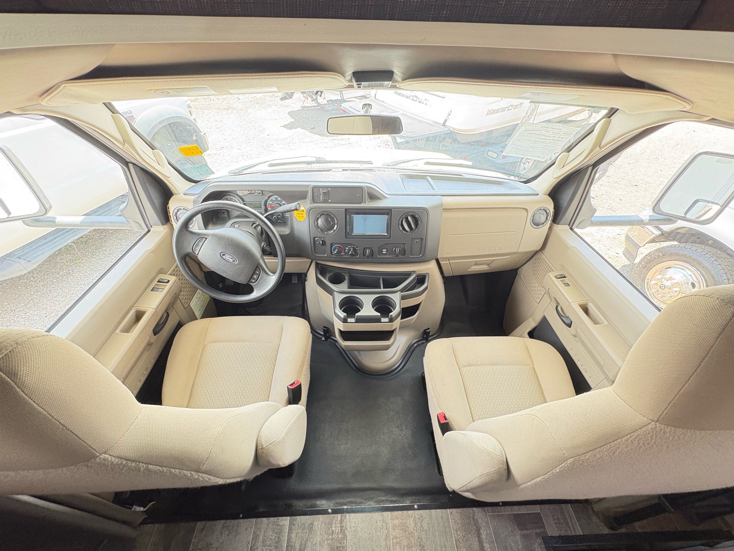 2018 Ford E-Series Cutaway Base - Photo 42
