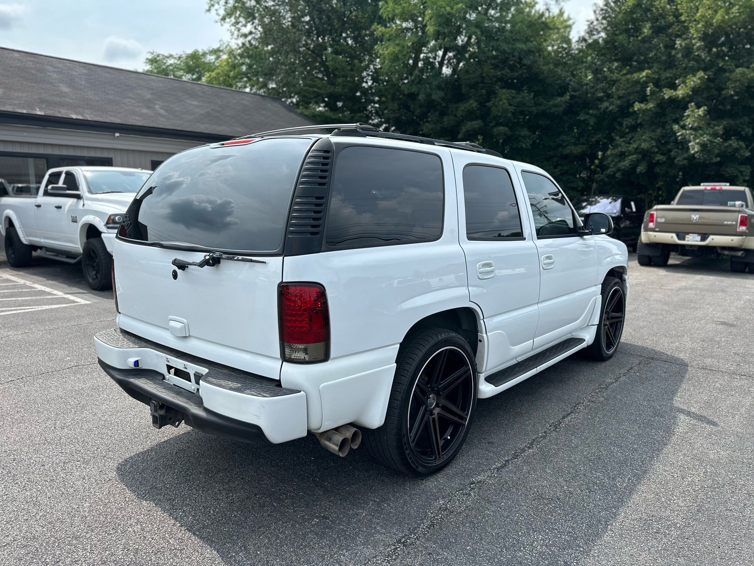 2005 GMC Yukon Denali - Photo 4