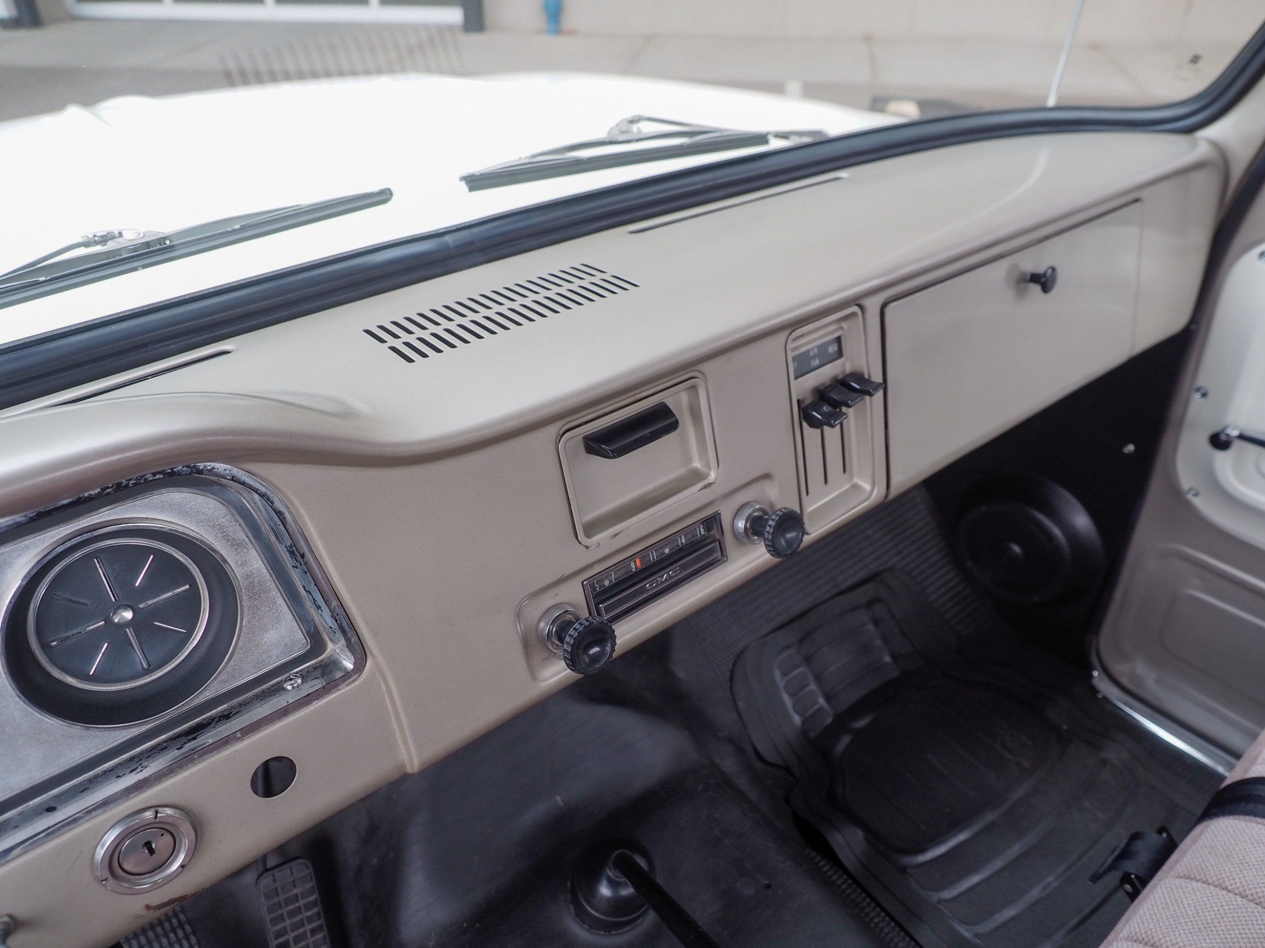 1966 GMC Pickup White RWD