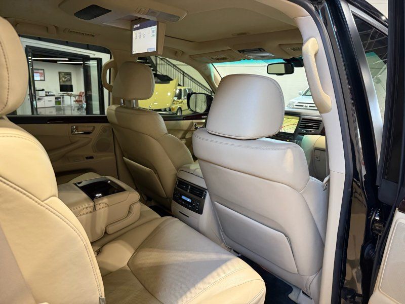2011 Lexus LX 570 Base, photo 19