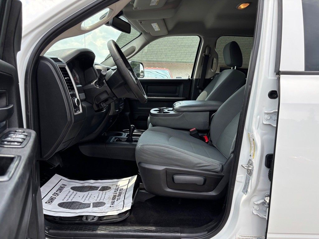2017 Ram 2500 ST Tradesman photo 16