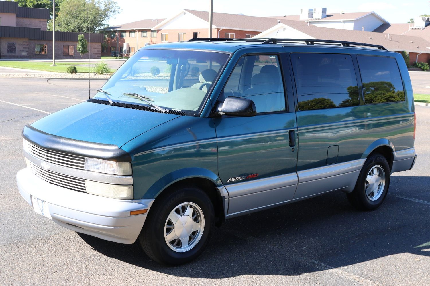 1998 Chevrolet Astro AWD | Victory Motors of Colorado