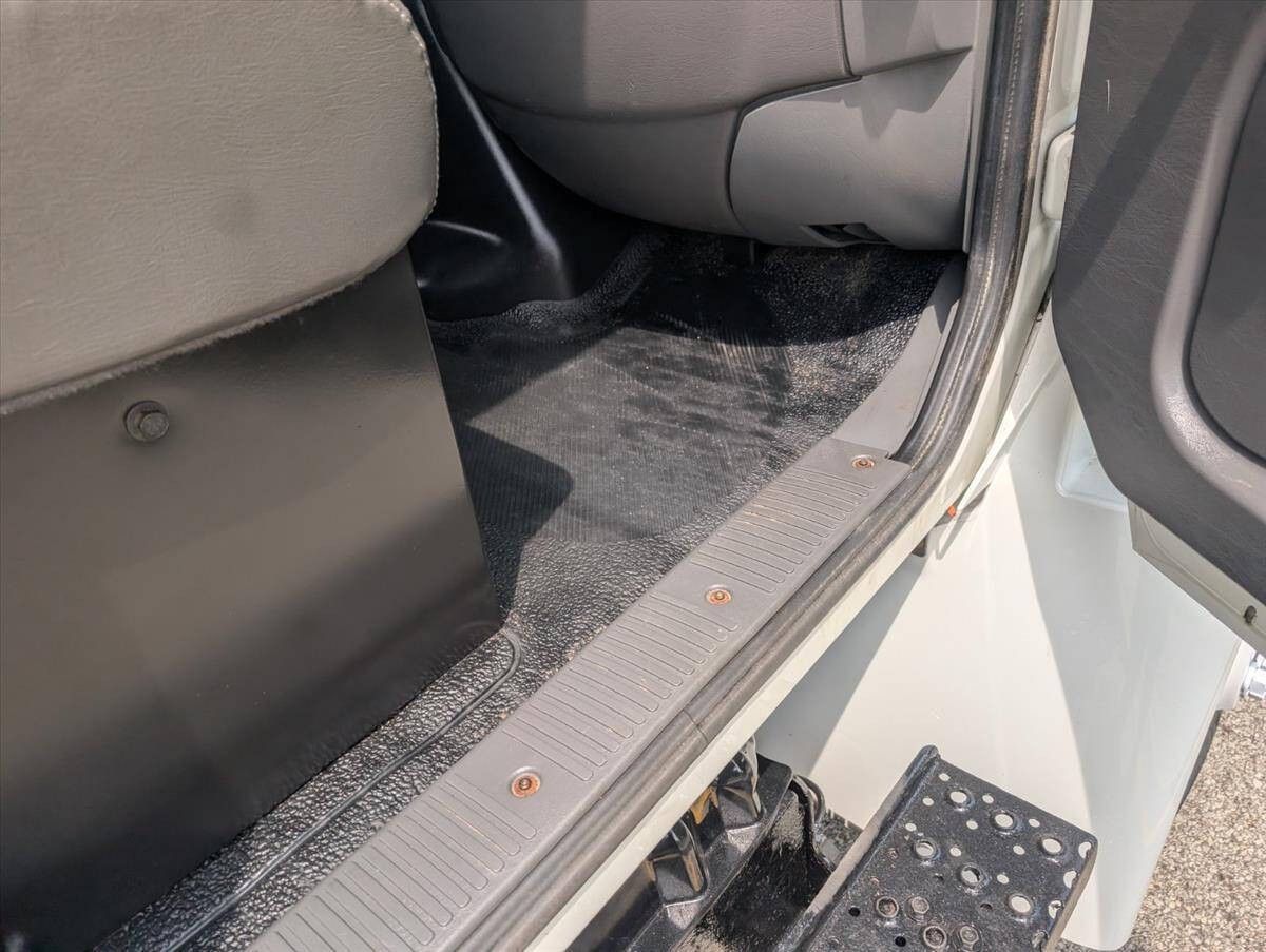 2018 International DuraStar 4300 31