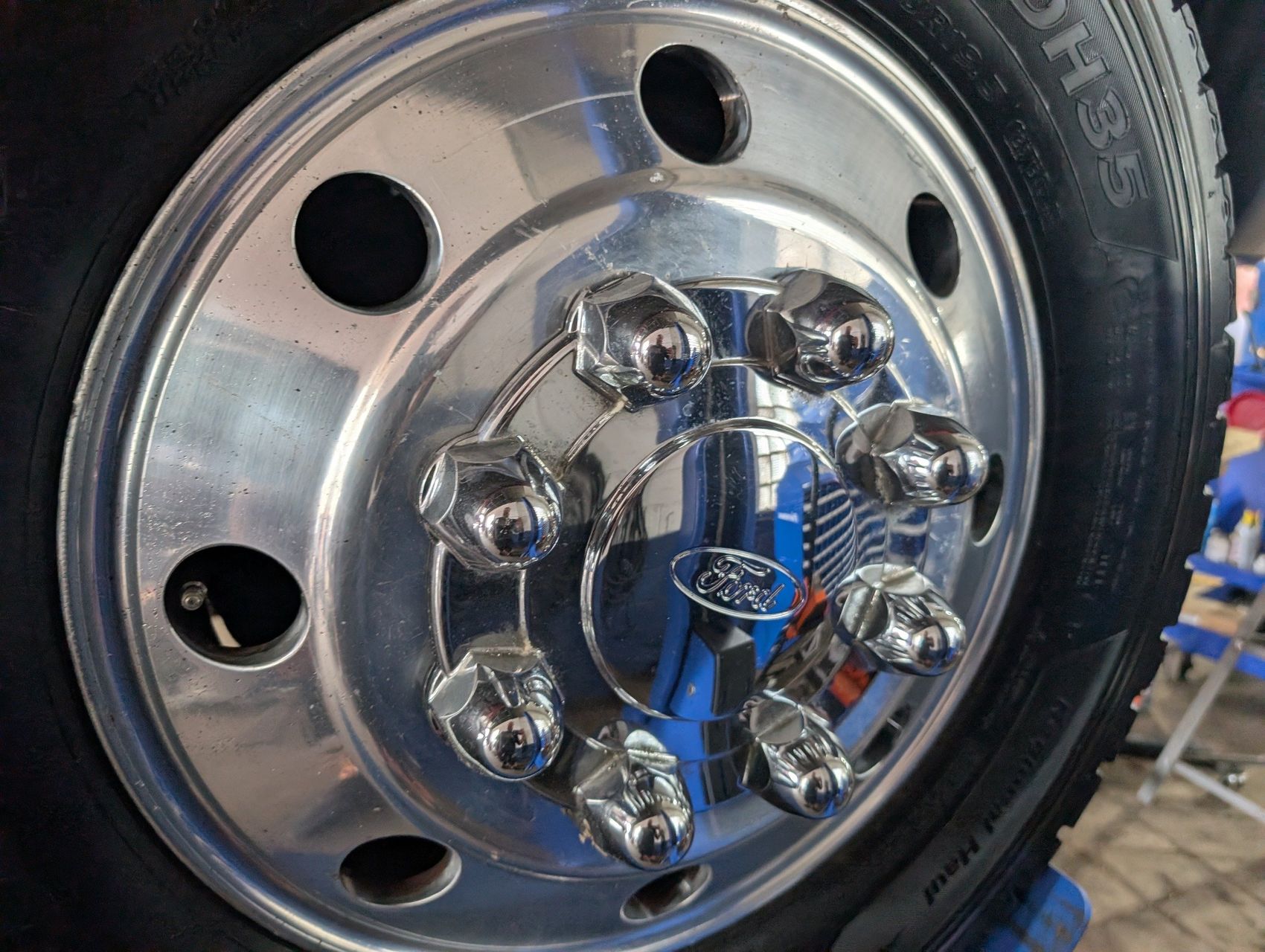 2001 Ford F-550 284