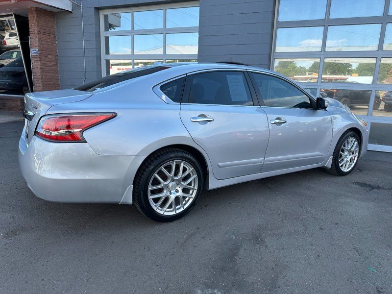 2015 Nissan Altima 3.5 SL photo 23