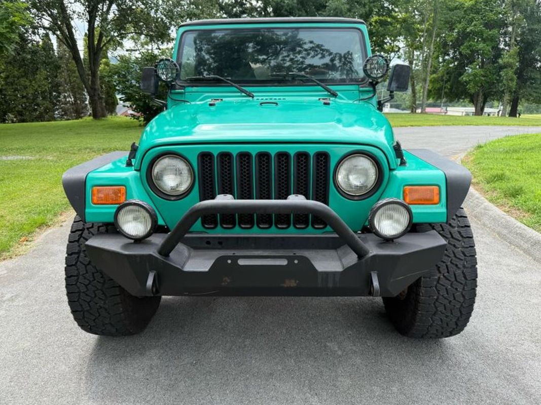 View vehicle photo 2