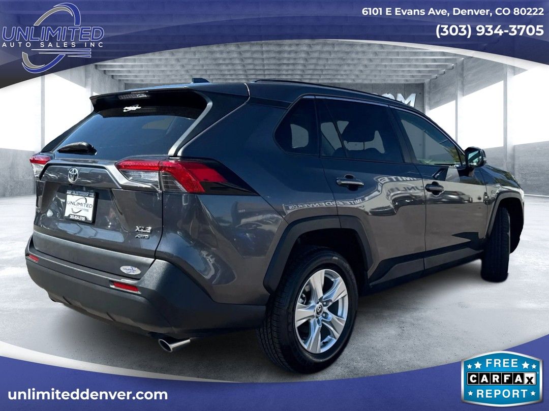 2020 Toyota RAV4 XLE photo 3