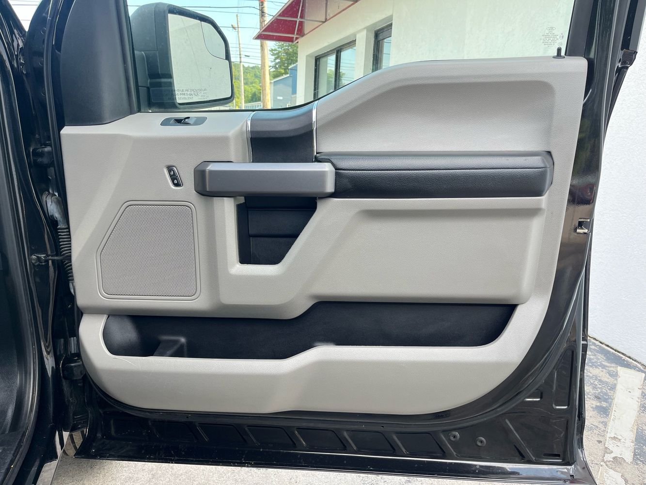 2019 Ford F-150 XLT photo 16