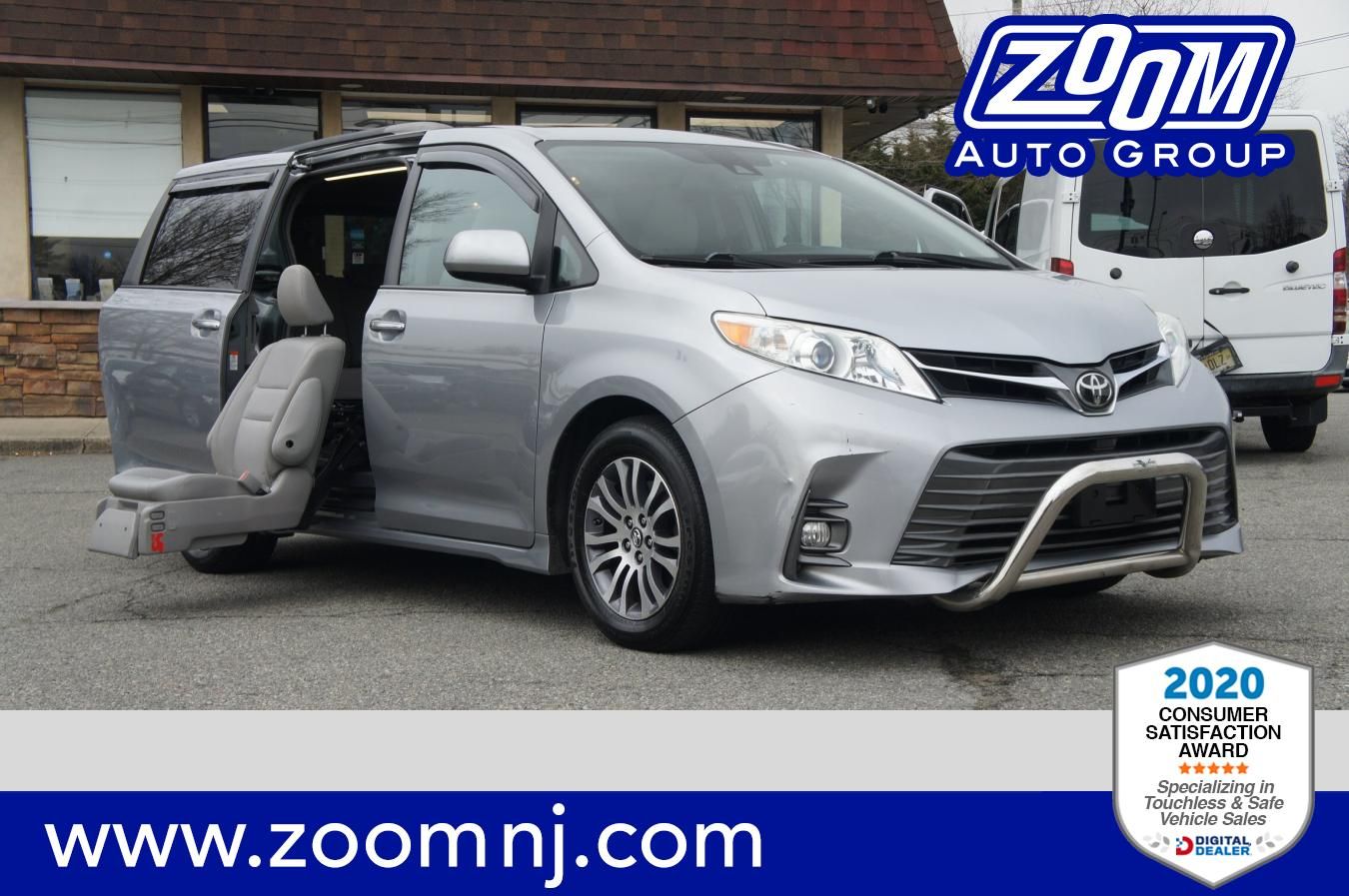 2018 Toyota Sienna XLE 7-Passenger Auto Access Seat | Zoom Auto Group ...