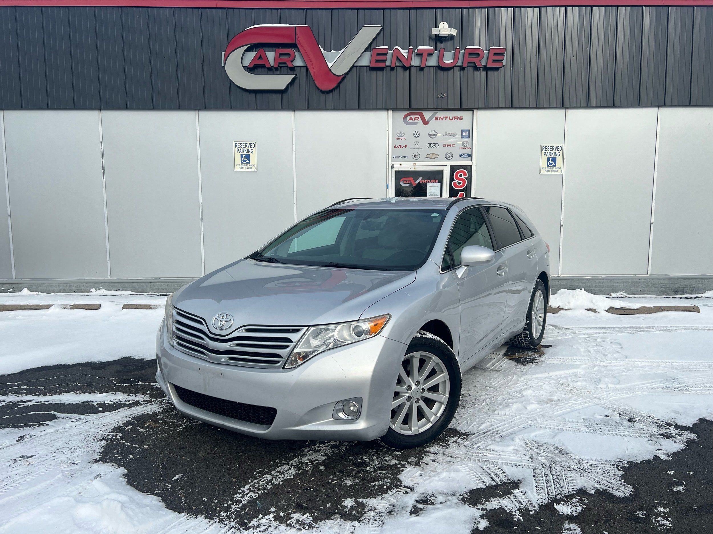 2010 Toyota Venza LE's photo