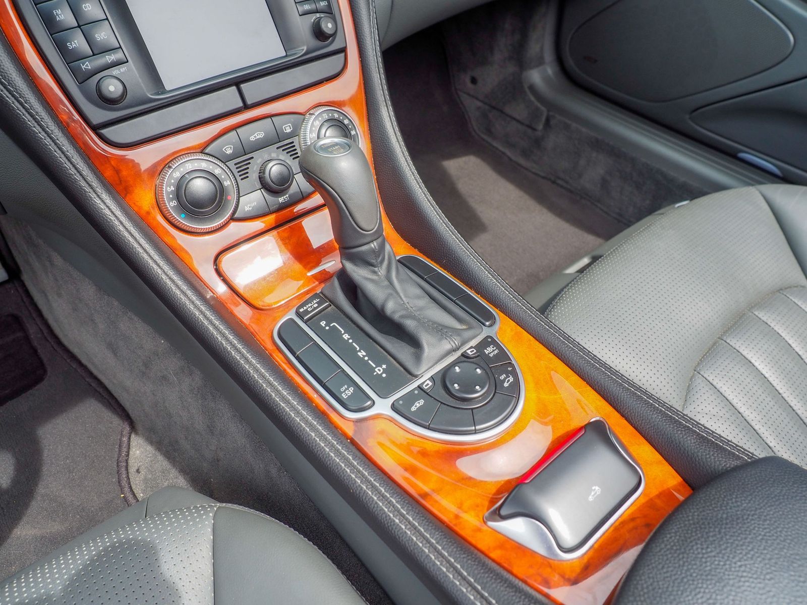 2004 Mercedes-Benz SL-Class 54