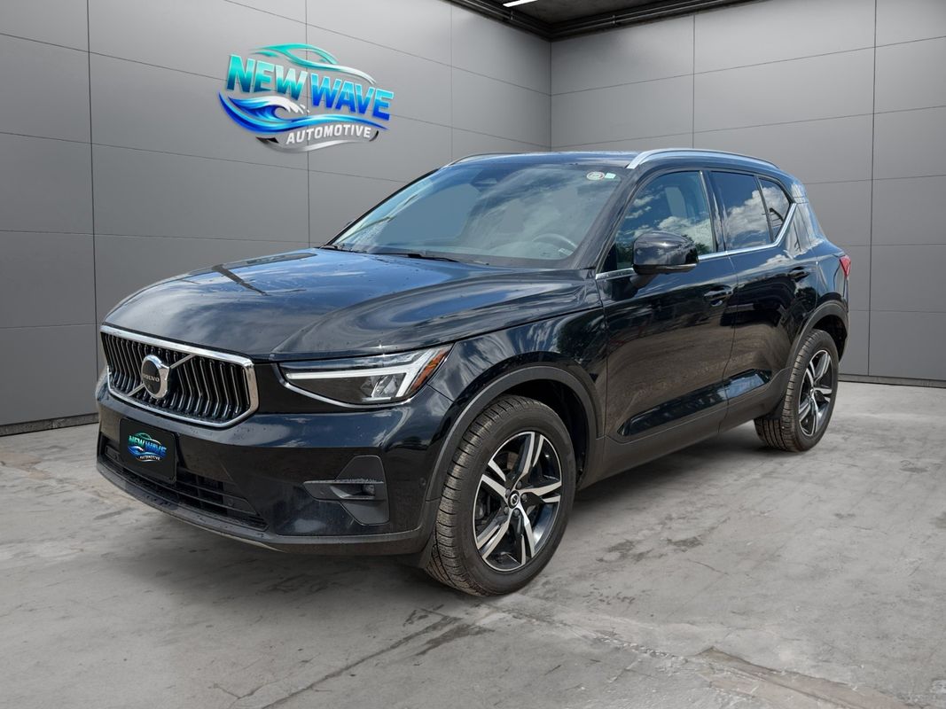 2023 Volvo XC40 Plus Bright