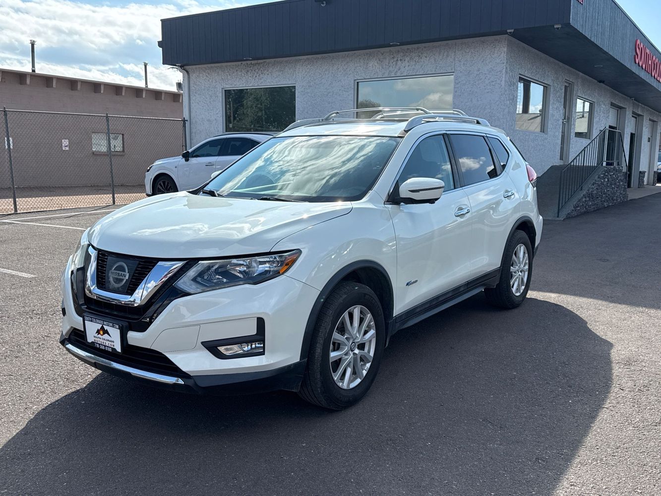 2017 Nissan Rogue Hybrid SV photo 3