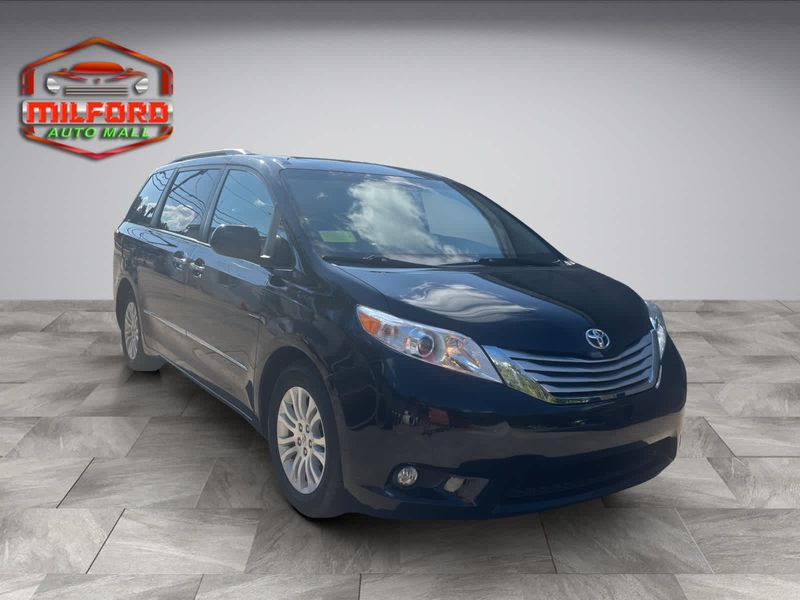 2017 Toyota Sienna XLE Premium 8-Passenger | Millford Auto Mall Inc.