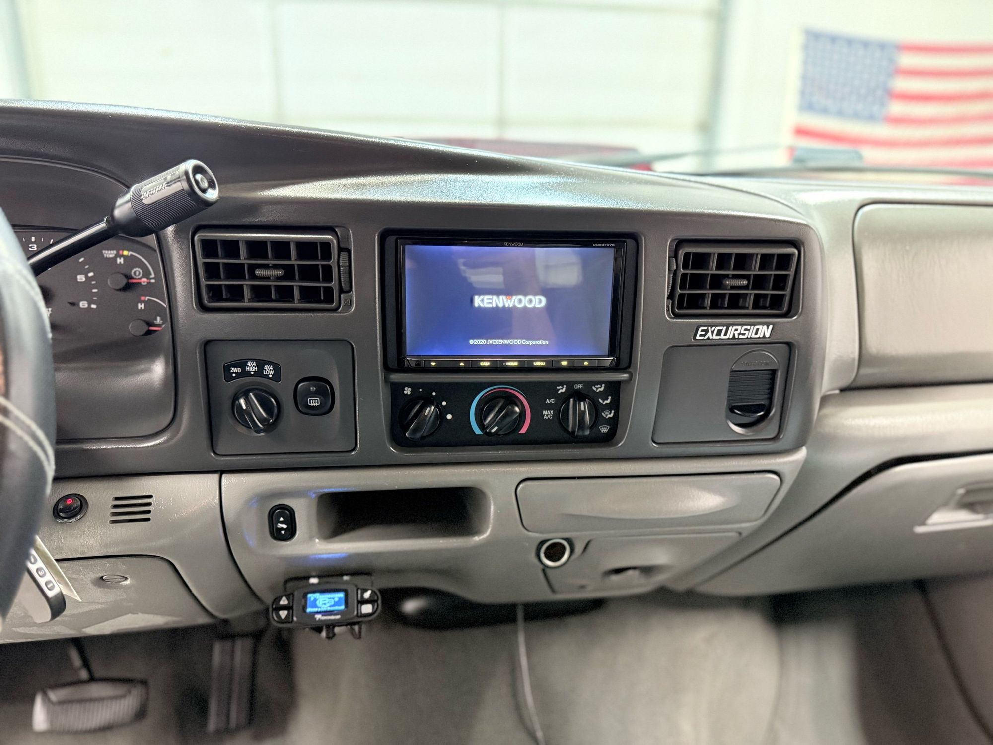 2003 Ford Excursion XLT photo 27