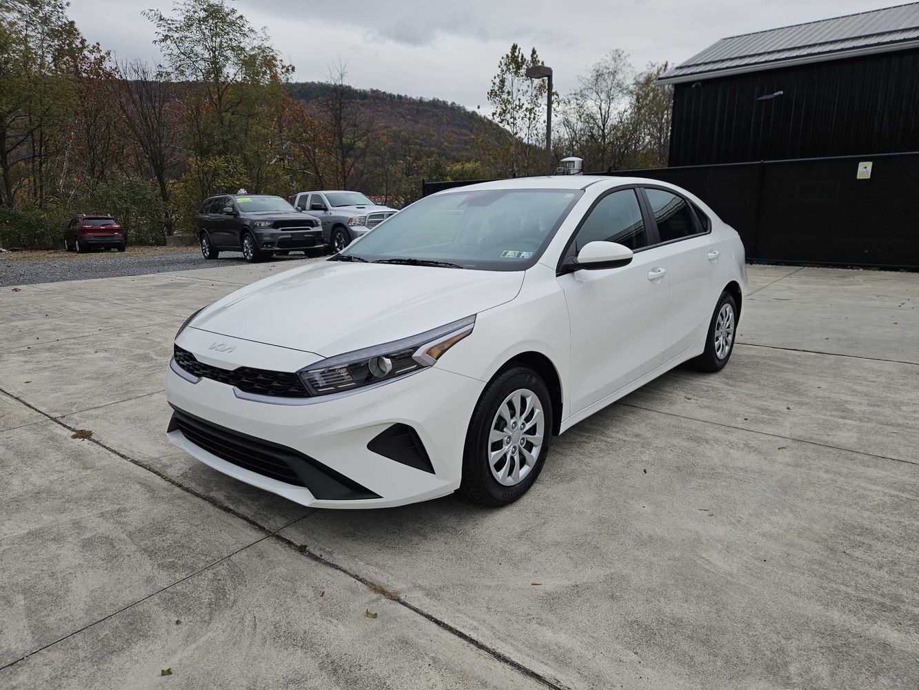 2024 Kia Forte LX photo 2