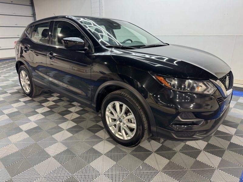 2021 Nissan Rogue Sport S's photo