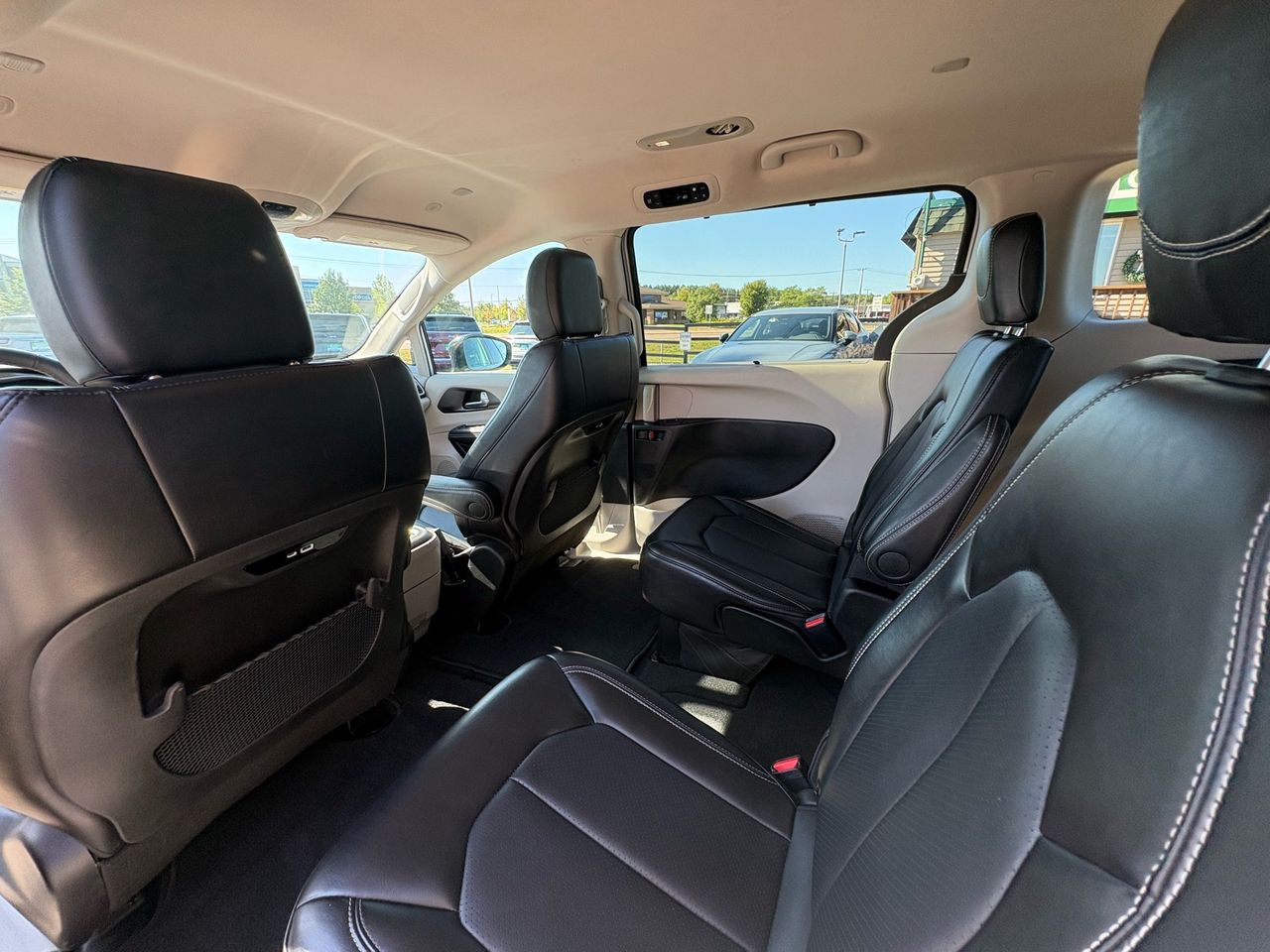 2024 Chrysler Pacifica Touring L - Photo 27